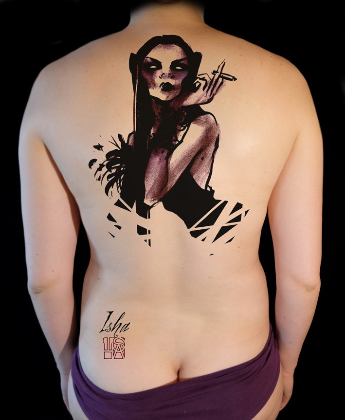 isha-daw-tattoo-femme-cigarette-dos-black-tattoo-aquarelle-grand