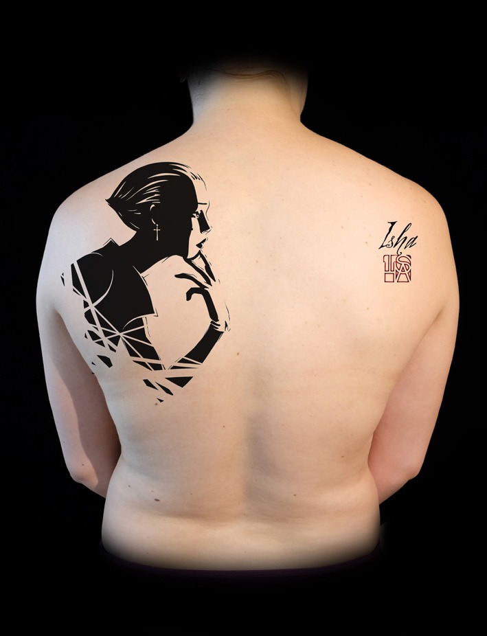 isha-daw-tattoo-profil-femme-omoplate-grand-tattoo