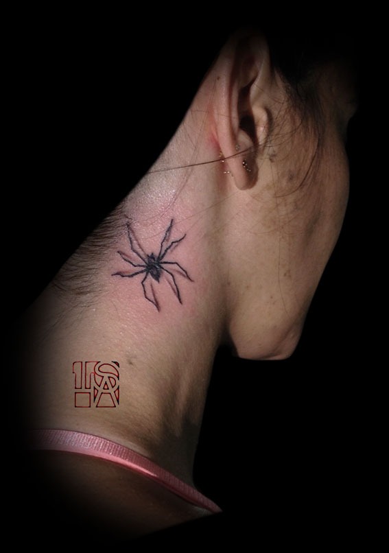 isha-daw-tattoo-spider-Loches